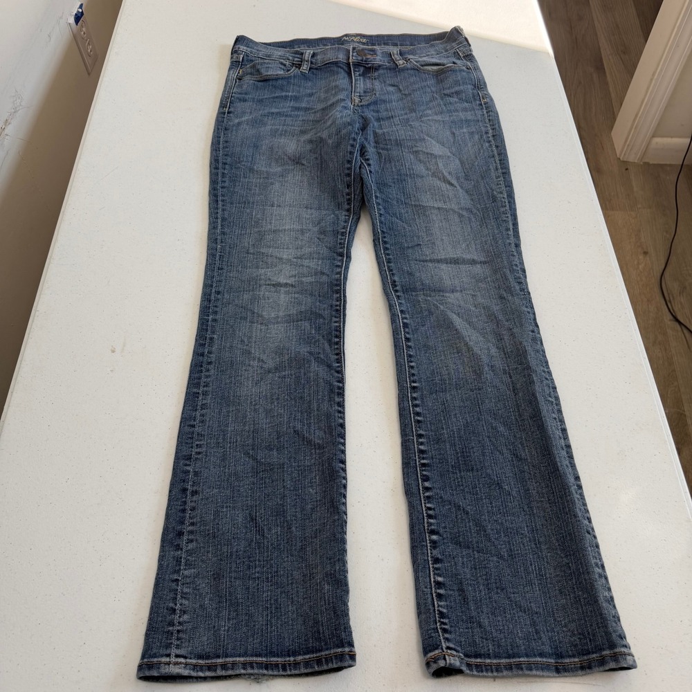 Old Navy The Flirt Bootcut Jeans Medium Wash Blue Denim Size 6 Short 7298